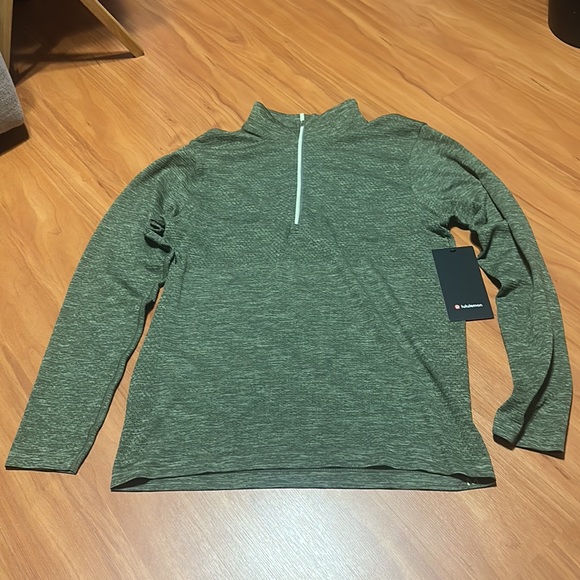 Lululemon 1/2 Zip - Picture 2 of 5